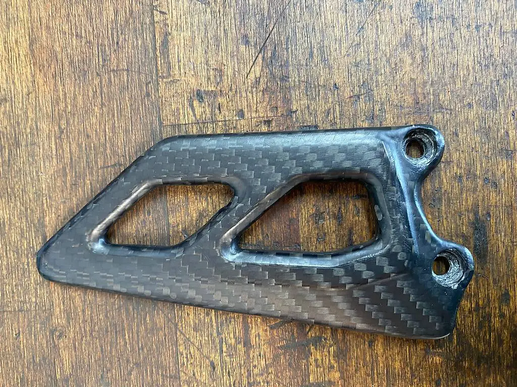 MV Agusta Brutale Dragster Fersenschutz Carbon NEU