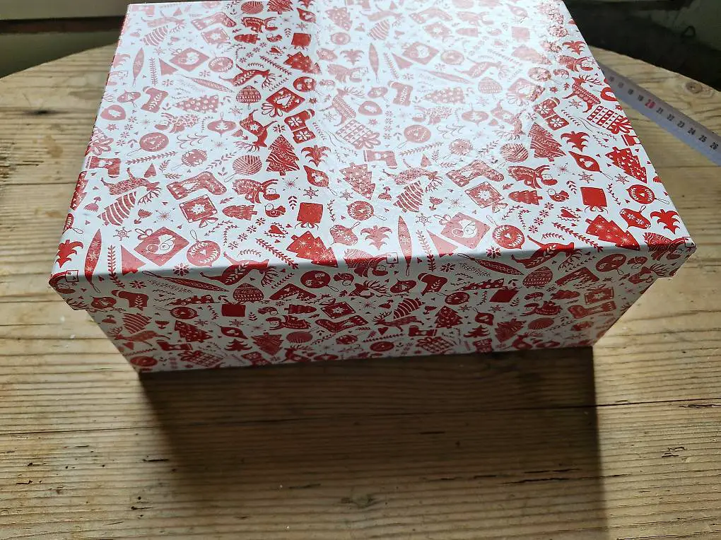 Kiste Geschenkbox Deko rot weiss SF