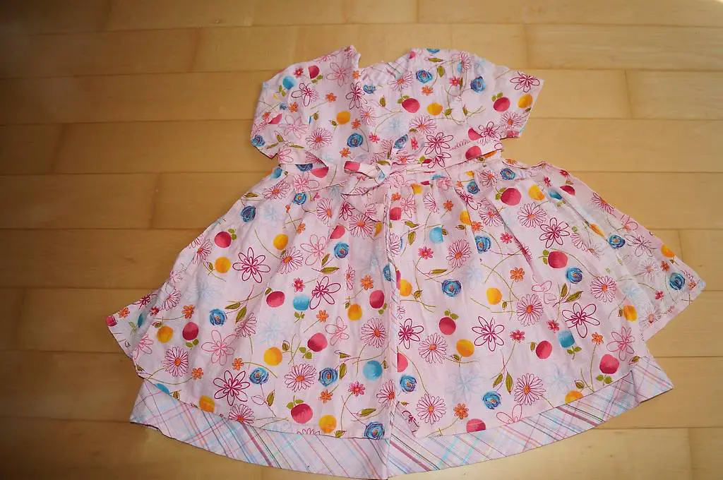 Mädchenkleid Grösse 68
