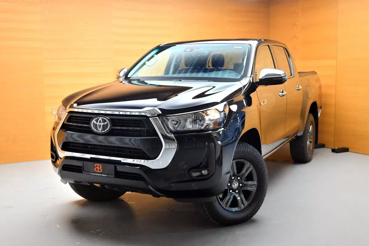 TOYOTA Hilux 2.8D-4D Premium Double Cab 4x4 *AHK*