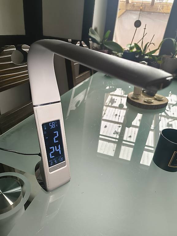 Nachttischlampe mit Temperatur Uhr usw.