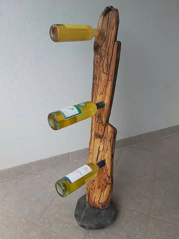 Weinstäder aus Treibholz