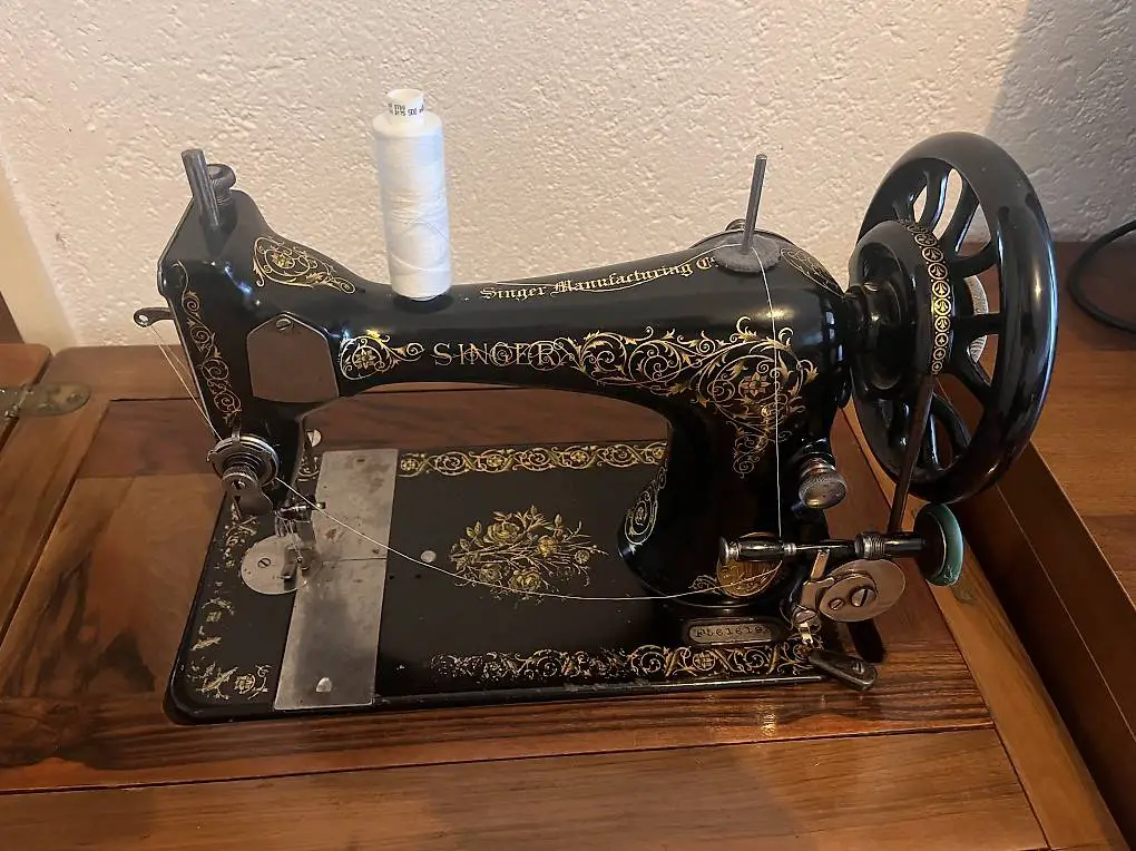 Macchina da cucire Singer primi del 900