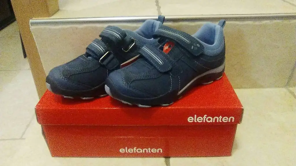 Chaussures neuves no 32 marque Elefanten