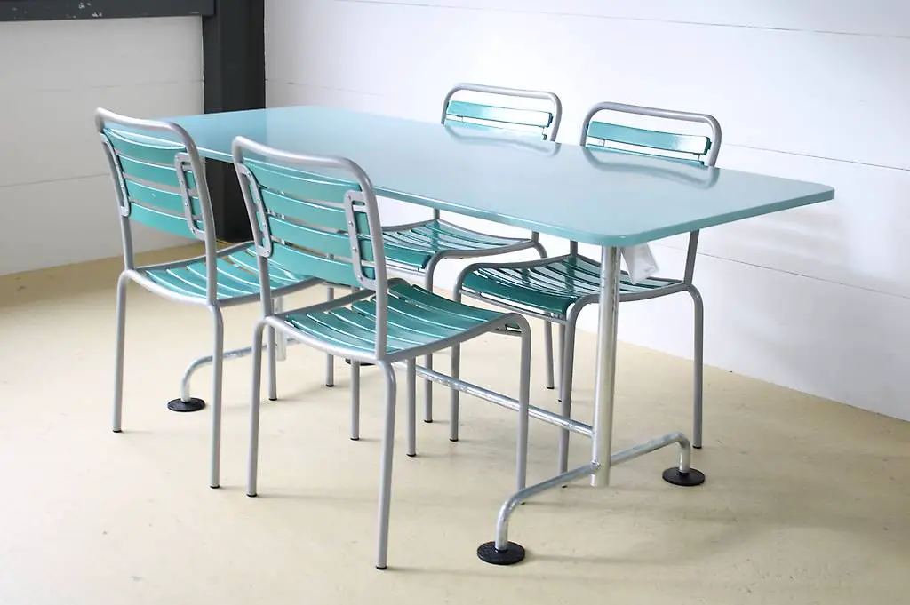 Swiss Quality: Atelier Alinea Gartentisch