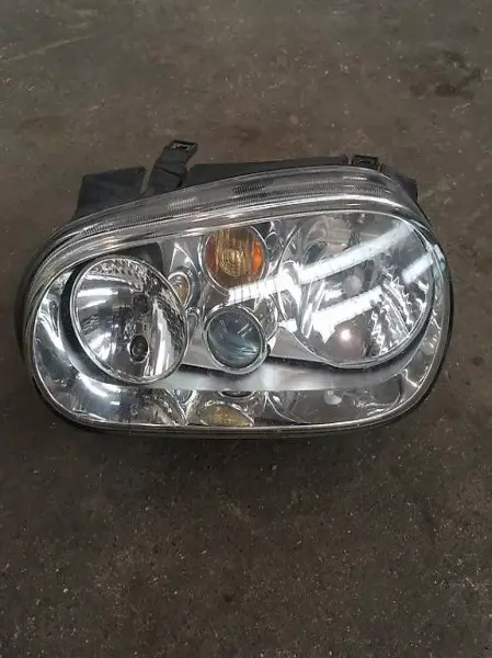  Scheinwerfer zu VW Golf 4