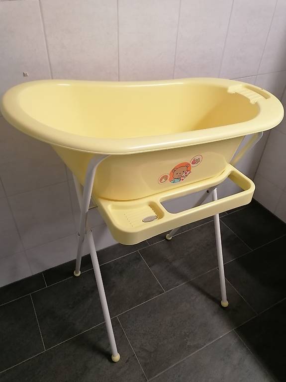 Babybadewanne mit Ständer
