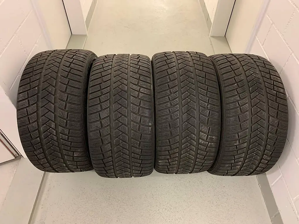 Winterreifen Vredestein 275 30 20