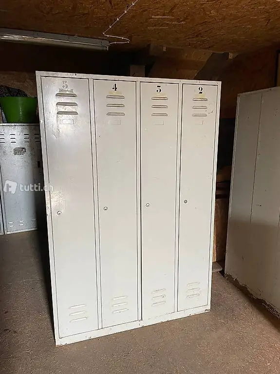 Garderobenschrank