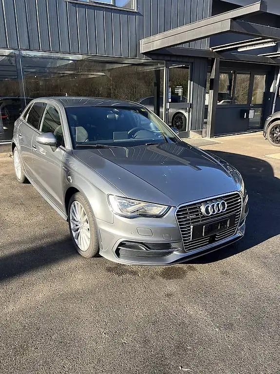 Audi a3 e-tron automatica ibrida