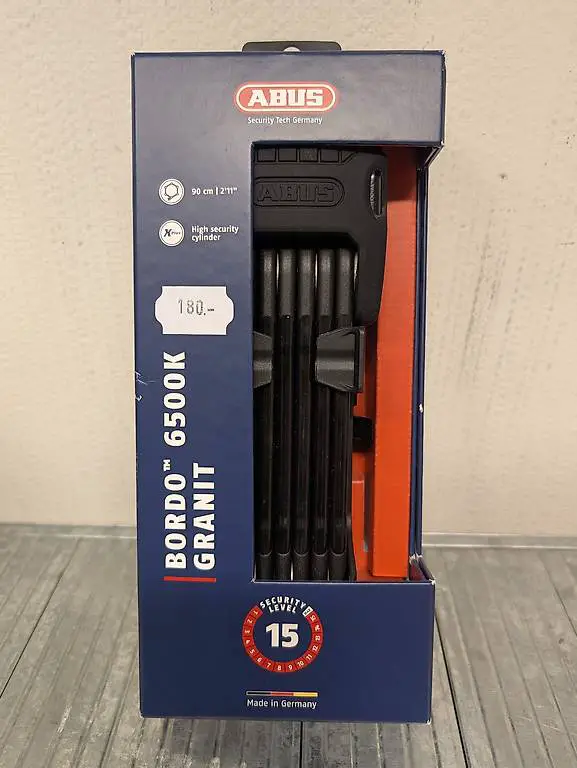 Neues Abus Bordo Granit, Aktion