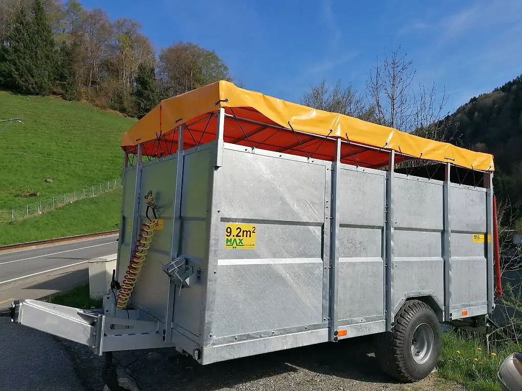 NEU Viehanhänger vollverzinkt für Traktor (5-6 GV)