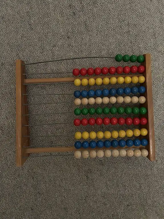 Rechenrahmen und Motorikspielzeug für Kinder