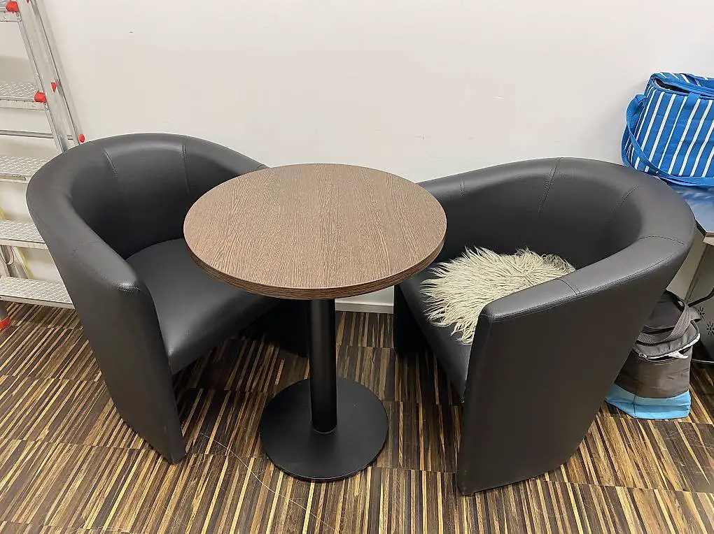 Bartisch inkl. 2 Stühle