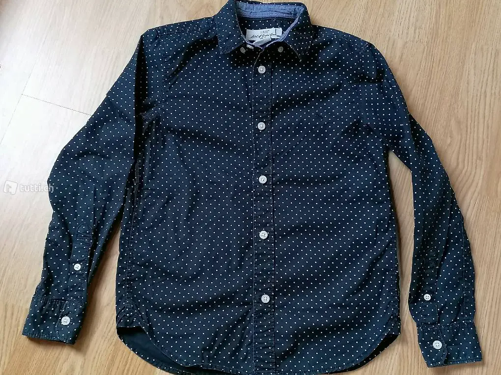 Hemd dunkelblau mit Tupfen Grösse 140