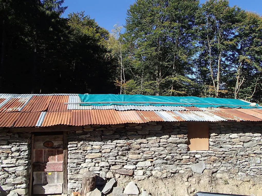 Rustico con licenza edilizia/mit Baubewilligung