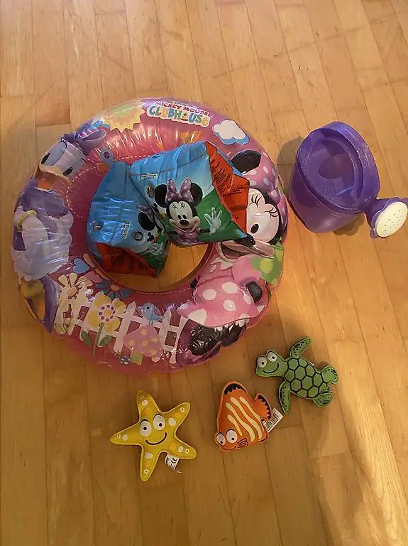 Schwimmring, Flügeli, Giesskanne, Tauchtiere