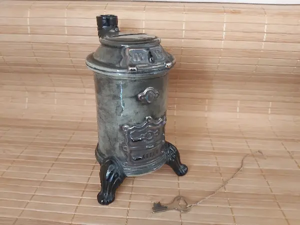 Rar. W. Goebel, Spardose in Form eines Ofens inkl. Schlüssel