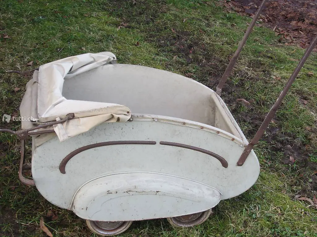 antiker Kinderwagen mit Bremse / um 1950