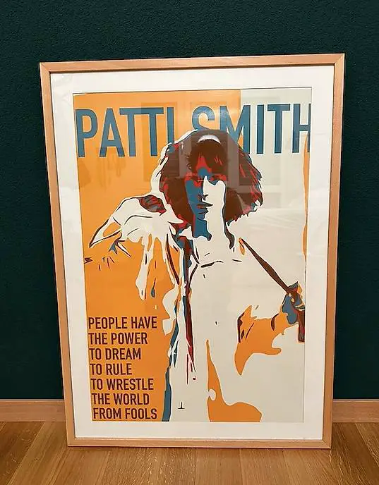 Patti Smith Poster in Echtholzrahmen