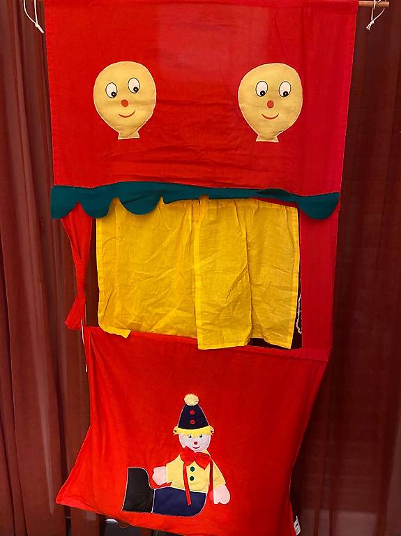 Kasperlitheater mit 8 Handpuppen