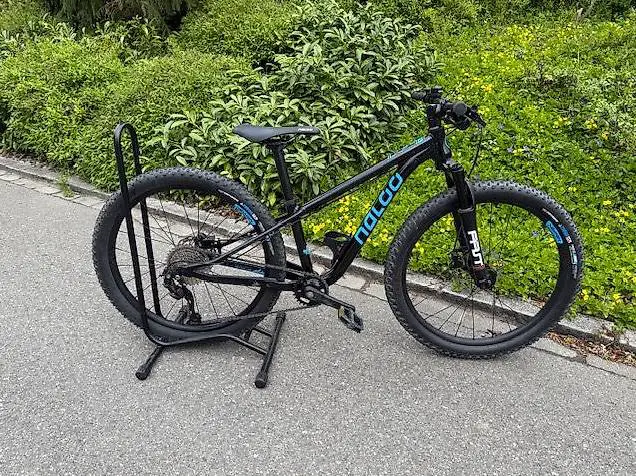 Kinderbike: NALOO Hill Bill Mk2 24 Zoll schwarz/blau