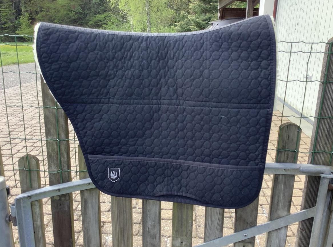 Satteldecke Lammfell Christ Champ, Neuwertig