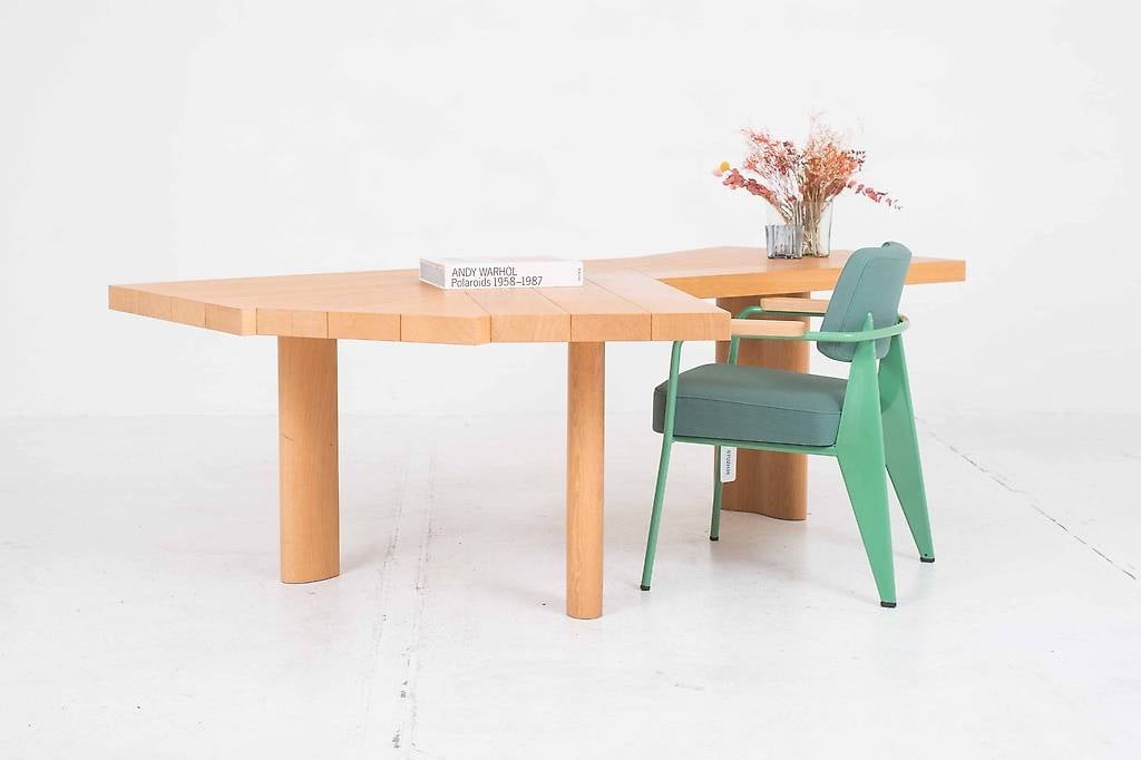 Cassina Ventaglio Tisch von Charlotte Perriand in Eiche