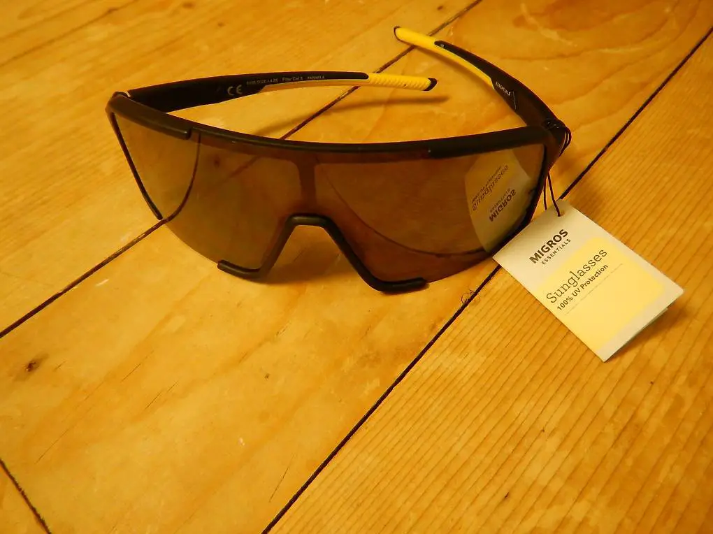 Sonnenbrille, Marke Essentials, Velobrille, Sportbrille