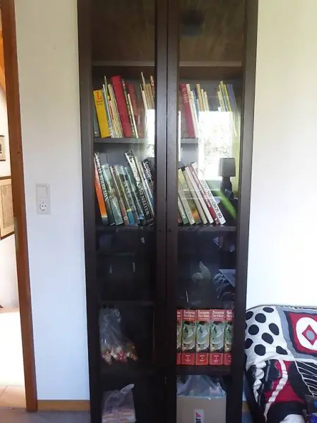 Bücherschrank Holz schwarz 5 Tablare 2 Glastüren