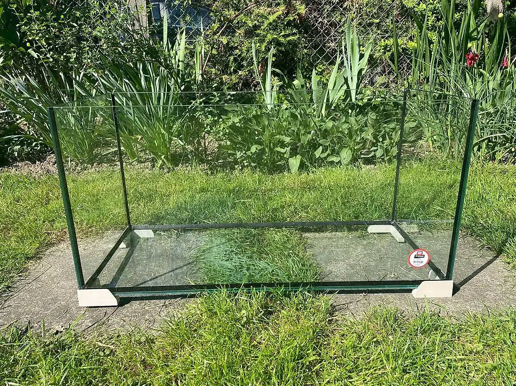 Nagerheim aus Glas mit Gitterabdeckung