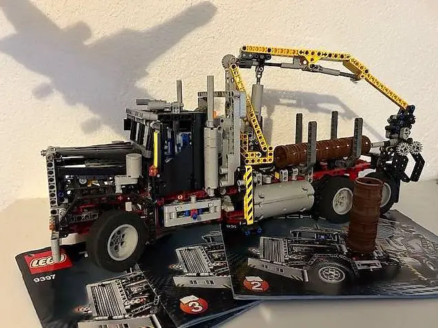 Lego Technic Holztransporter mit originale Bauanleitung