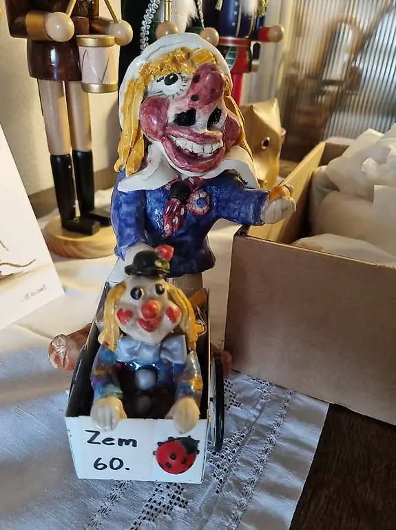 Fasnachtsfigur Waggis mit Clown