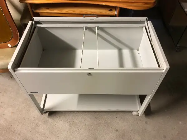 Neuwertiger Rollcontainer für Hängematten zu verkaufen