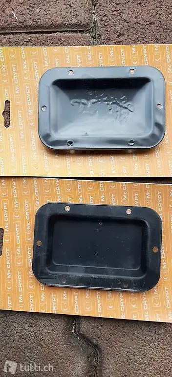 Leere Paneele für Boxen oder sonstige Anschlüsse.