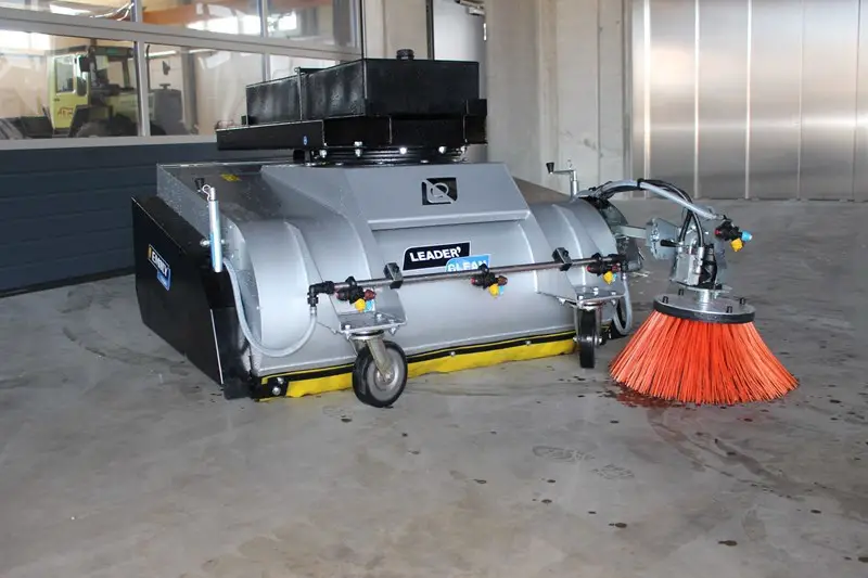 Kehrmaschine / Wischmaschine für Stapler Leader"Clean