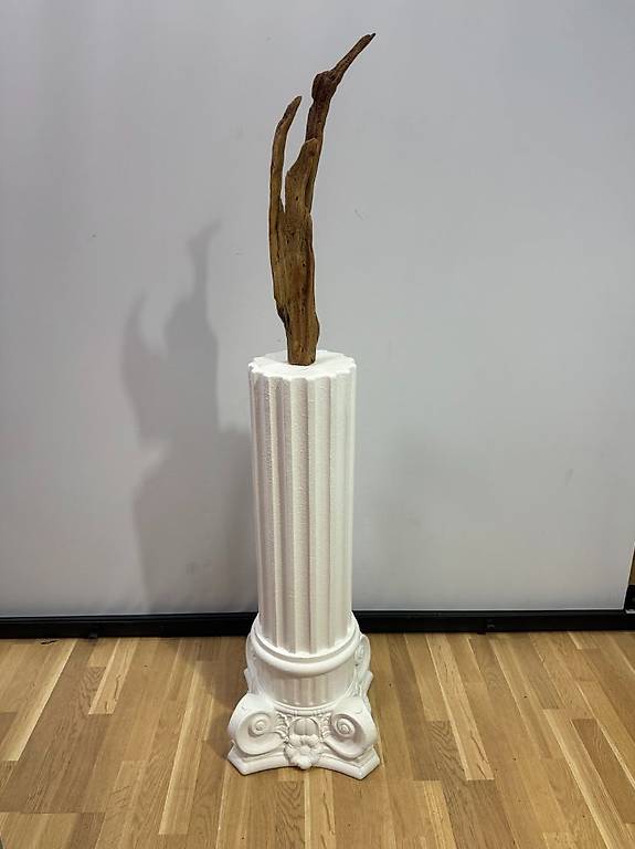 Dekorative Säule mit einzigartiger Baumstamm-Skulptur