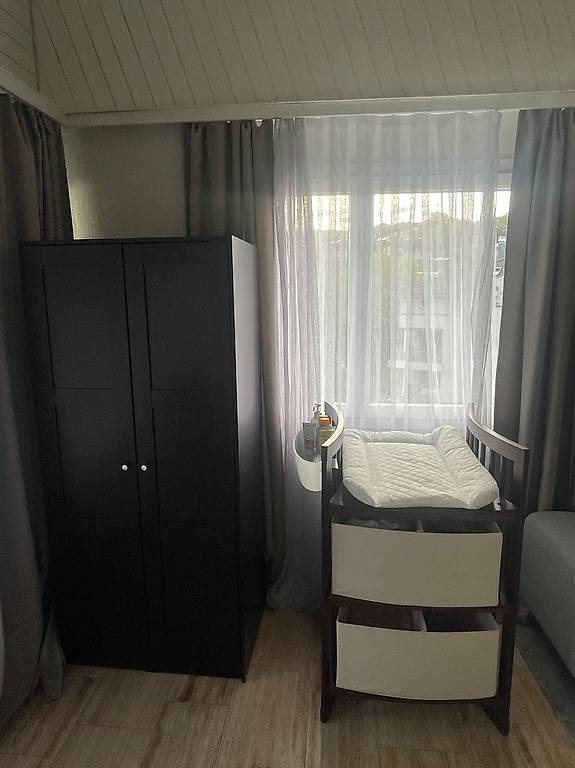 Stokke Wickeltisch und Kinderkleiderschrank