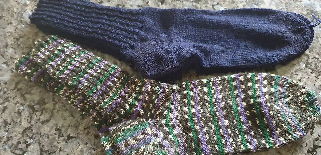 2 paar Neue Herrensocken 44