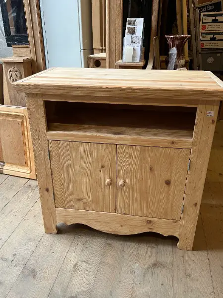 + ART 893 + Meuble TV en sapin sablé