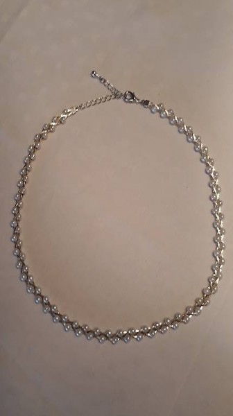 sehr spezielles Modeschmuck Collier, silberfarben