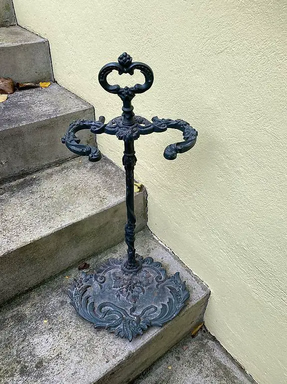 Gründerzeit Gusseisen-Schirmständer ca 1880