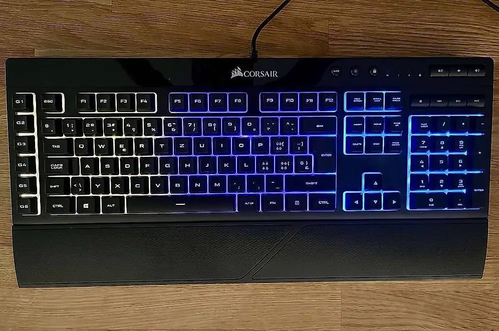 Corsair K55 RGB Tastatur Gaming Tastatur mit Beleuchtung