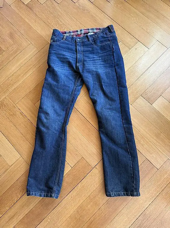 Motorradjeans mit Protektoren