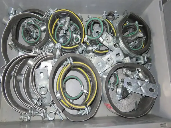 Diverse Rohrschellen zu verkaufen