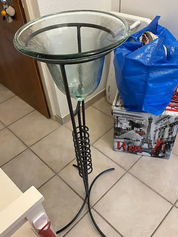 Metalständer mit glasschale