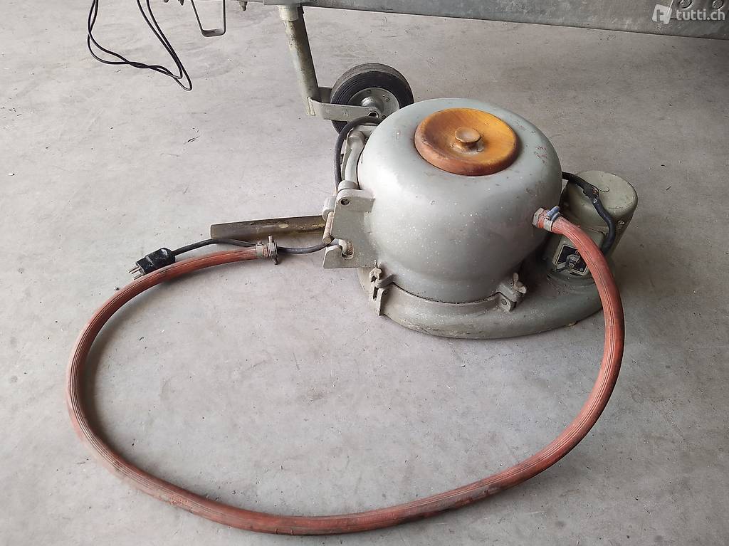 Antike Kartoffel Schälmaschine mit Gussgehäuse