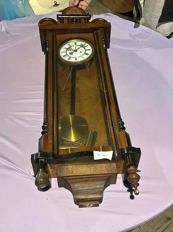 Wiener Regulator, 2 Gewichte, mit Sekunden Zeiger, Nussbaum