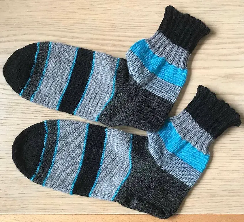 Gestrickte Herrensocken Grösse 44/45
