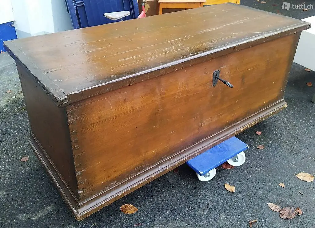 Antike Truhe Fichte Massivholz mit schönem altem Beschläge